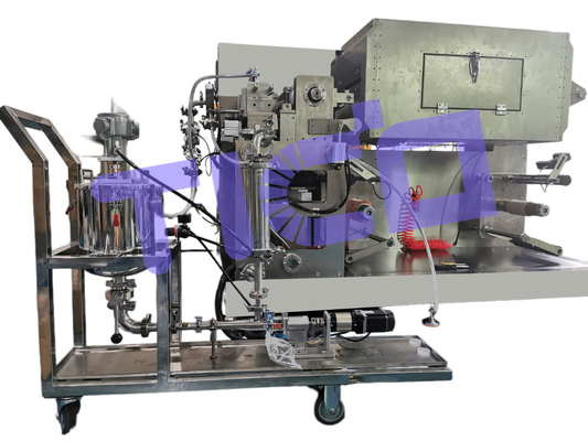 Machine de revêtement à rouleaux à rouleaux à fente avec un four